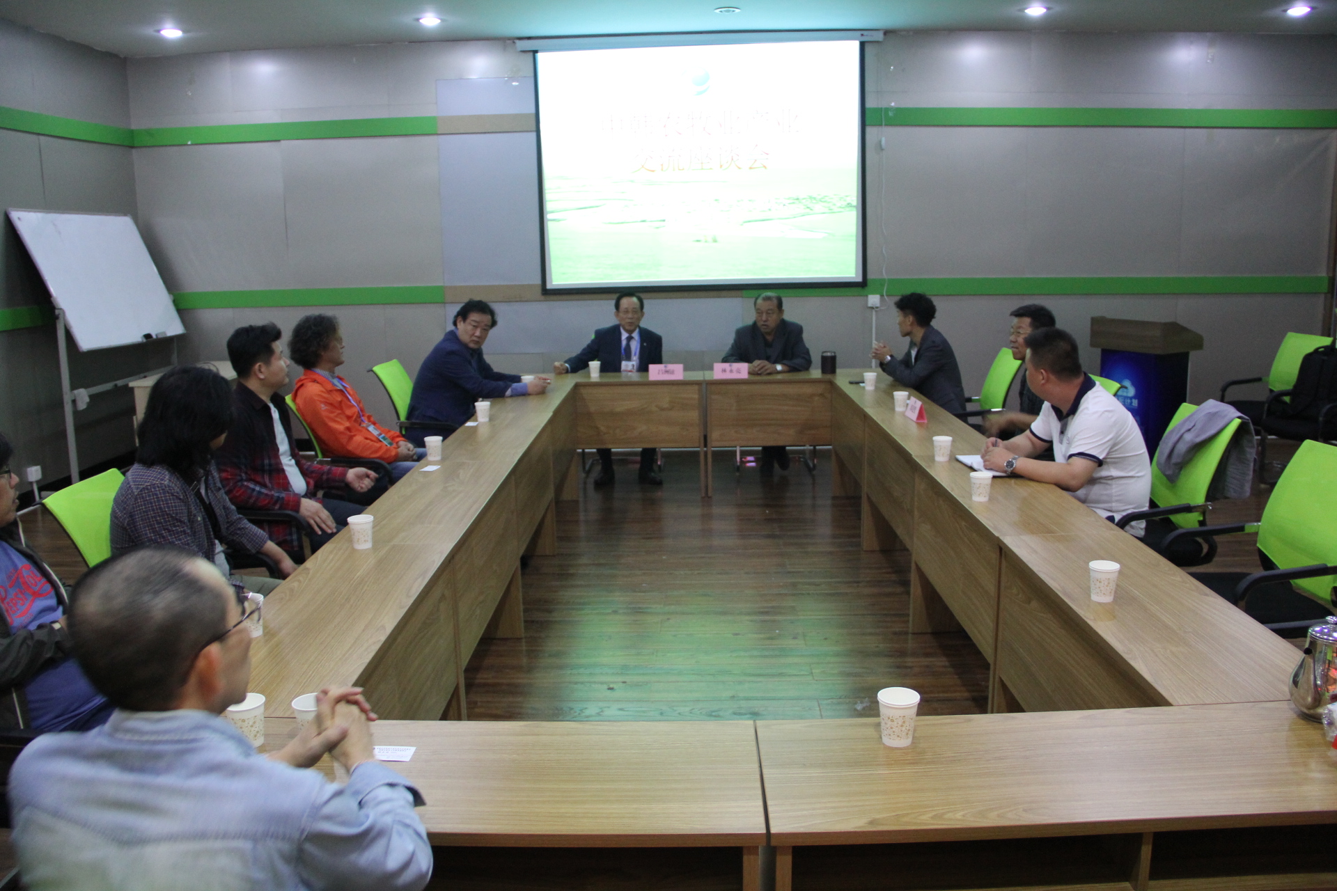 協(xié)會接洽韓國龍子株式會社代表團(tuán)