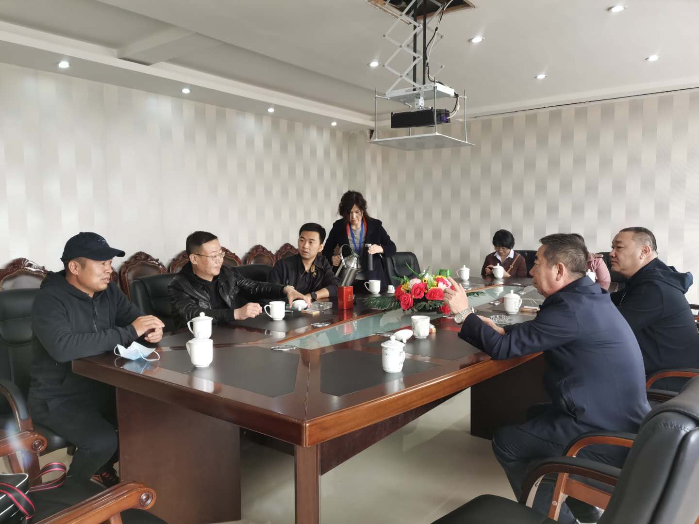 周勇會長在恒瑞投資控股集團(tuán)調(diào)研學(xué)習(xí)