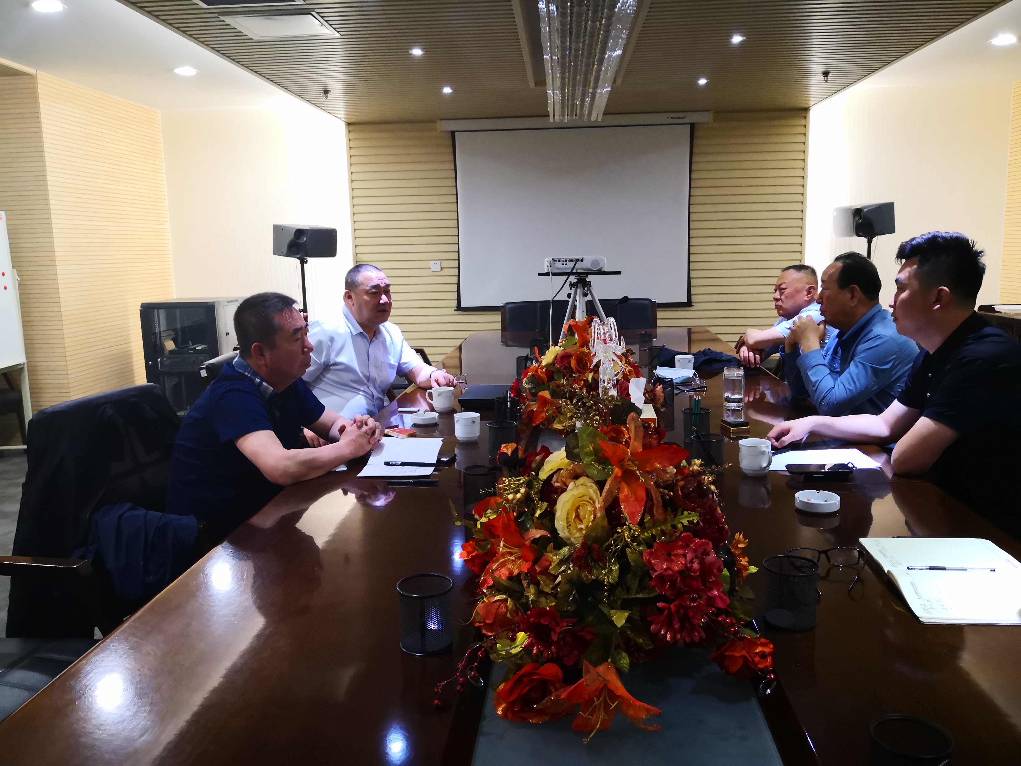 周勇會(huì)長在呱呱叫實(shí)業(yè)(集團(tuán))有限公司學(xué)習(xí)調(diào)研