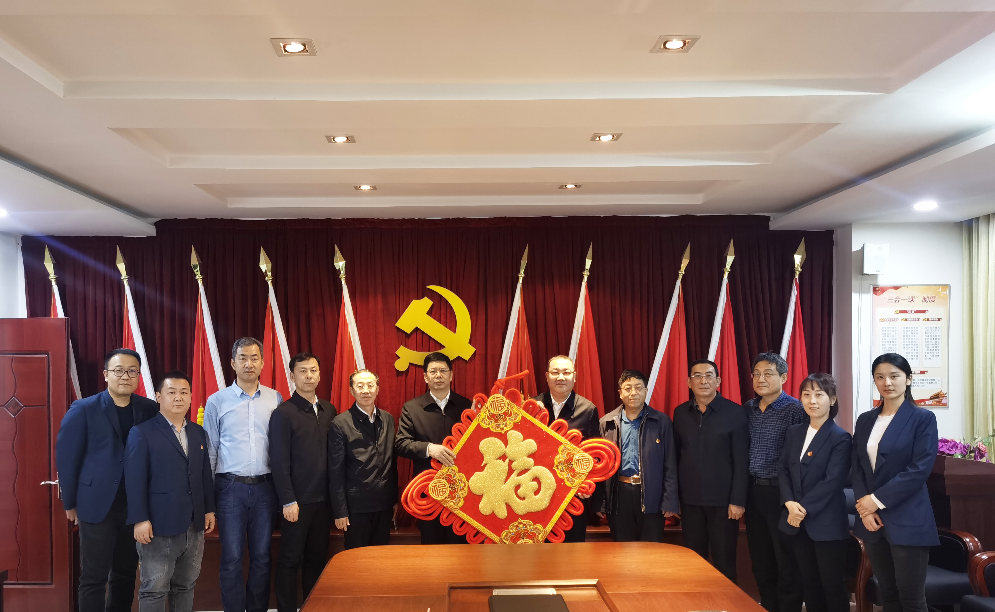 自治區(qū)政協(xié)副主席、工商聯(lián)主席安潤生等領導蒞臨協(xié)會慰問指導